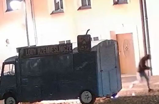Kto podpalił foodtruck'a?