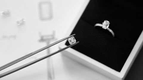 Biżuteria jako inwestycja: kiedy i dlaczego warto postawić na diamenty?