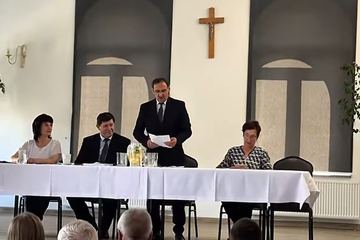 Sesja rady prawie jak msza