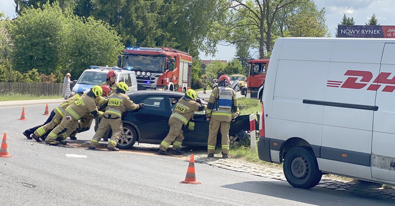 Groźne zderzenie busa i Hondy