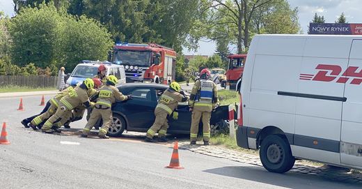 Groźne zderzenie busa i Hondy