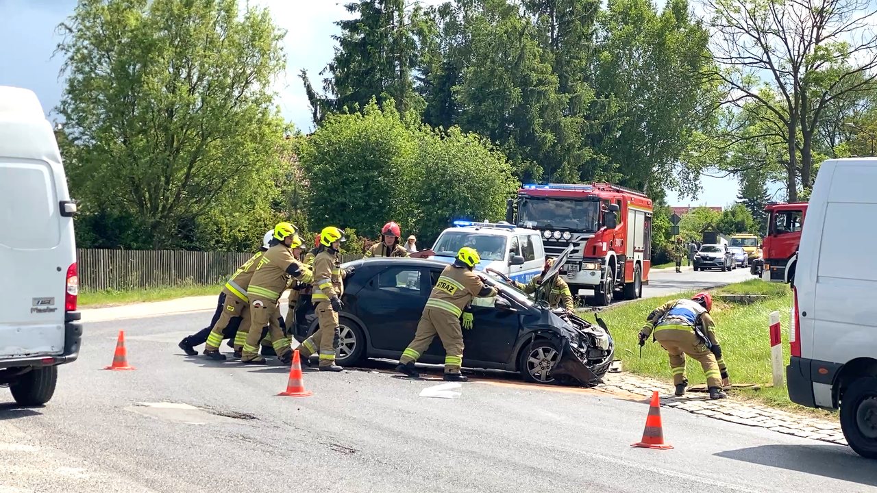 Groźne zderzenie busa i Hondy