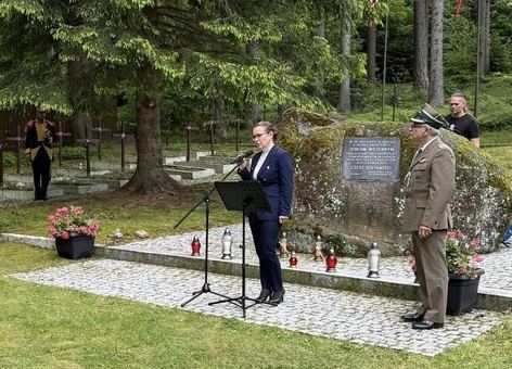 Hołd dla ofiar budowy Drogi Sudeckiej