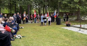 Hołd dla ofiar budowy Drogi Sudeckiej