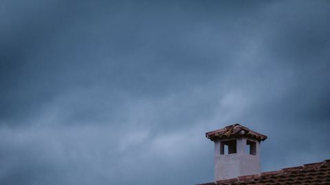 Energooszczędne kominy systemowe – jak obniżyć rachunki za ogrzewanie?
