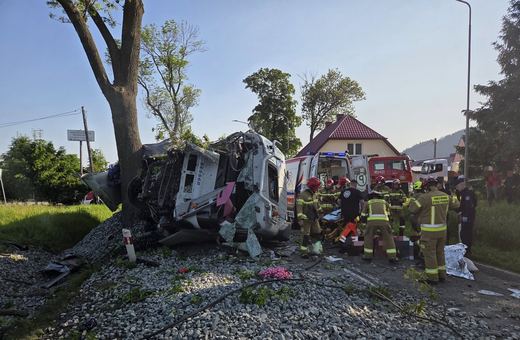 Wypadek ciężarówki w Lubawce