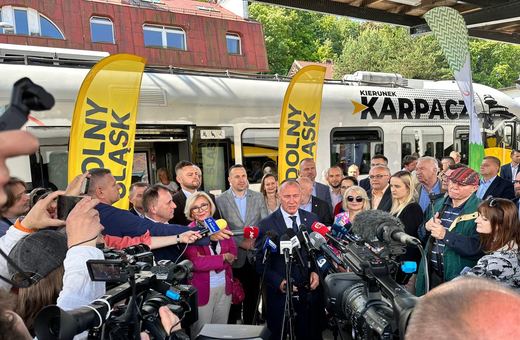 Stało się... Po ćwierć wieku ruszył pociąg do Karpacza