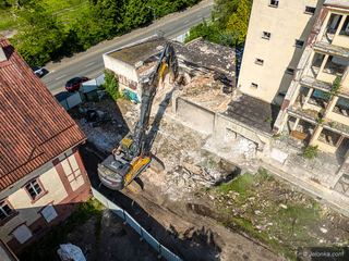 Ruszyło wyburzanie ruin hotelu "Sudety"