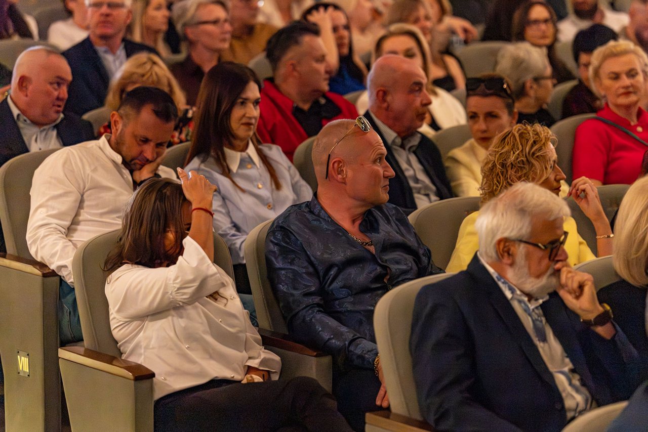 Śmiech, owacje i żadnego pecha