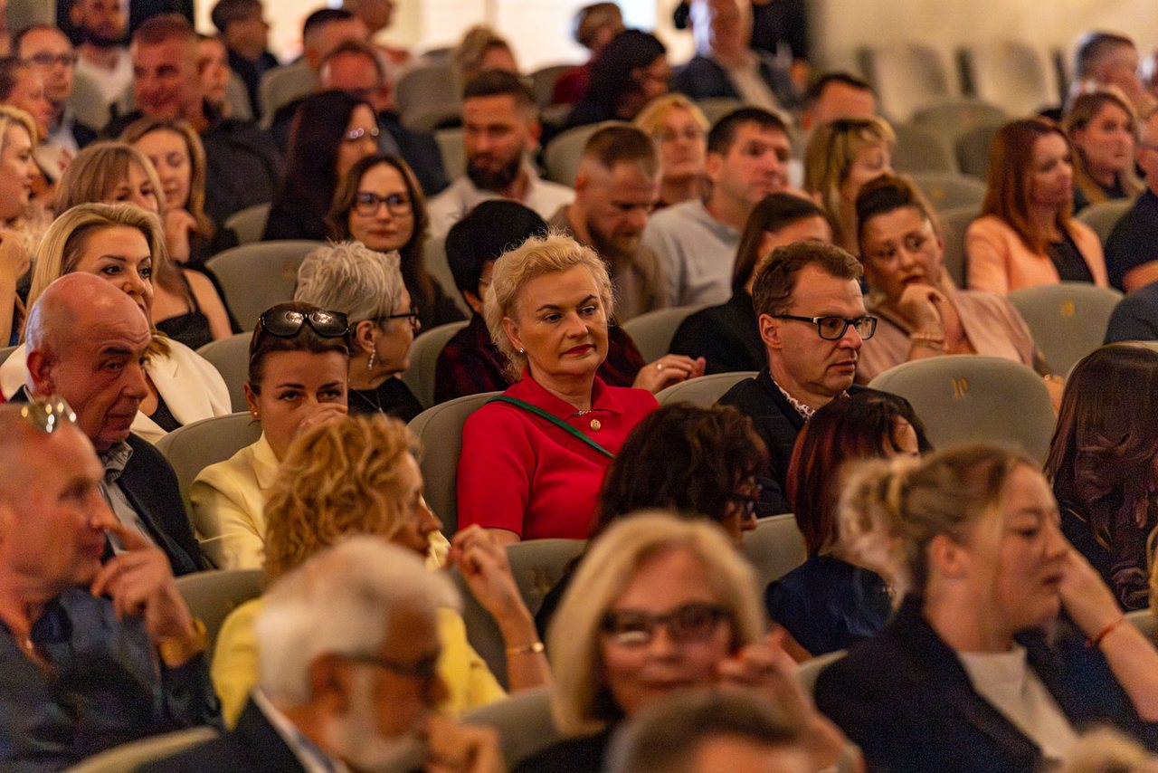 Śmiech, owacje i żadnego pecha