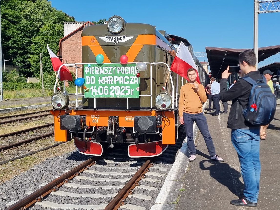 Tłumy na przejazdach retro do Karpacza