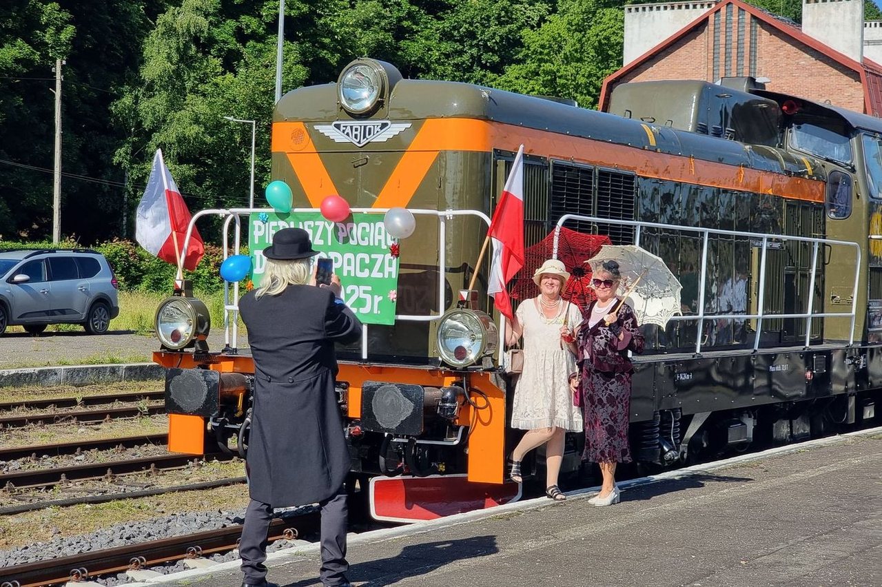 Tłumy na przejazdach retro do Karpacza