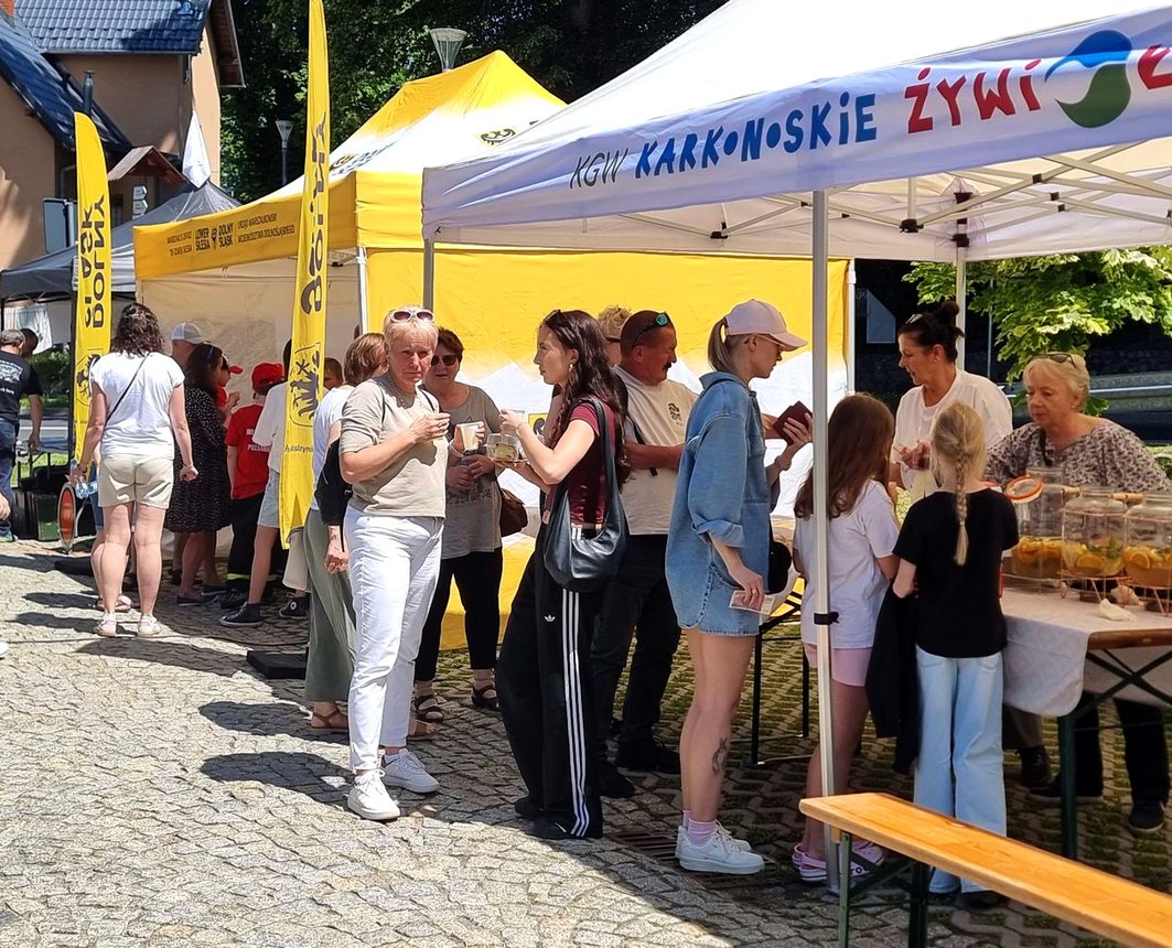 Tłumy na przejazdach retro do Karpacza