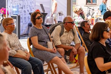 Plac Ratuszowy pełen smaków – trwa Festiwal „O Winie w Kotlinie”