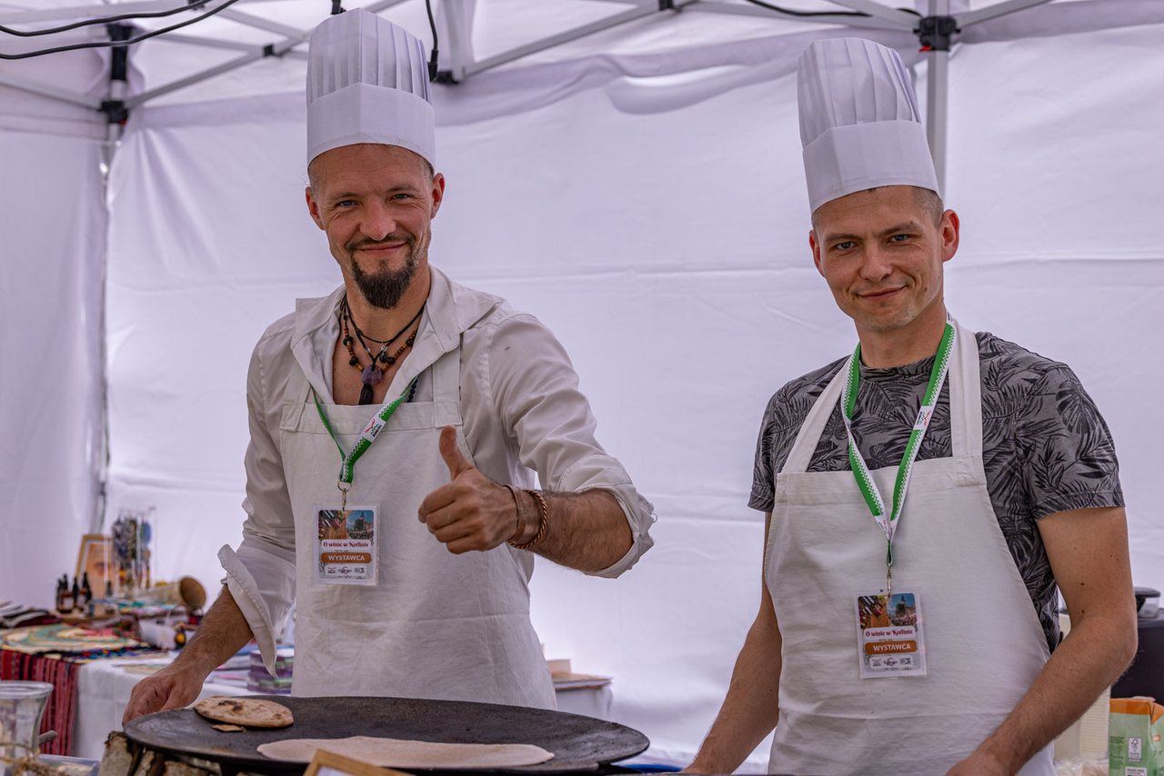 Plac Ratuszowy pełen smaków – trwa Festiwal „O Winie w Kotlinie”