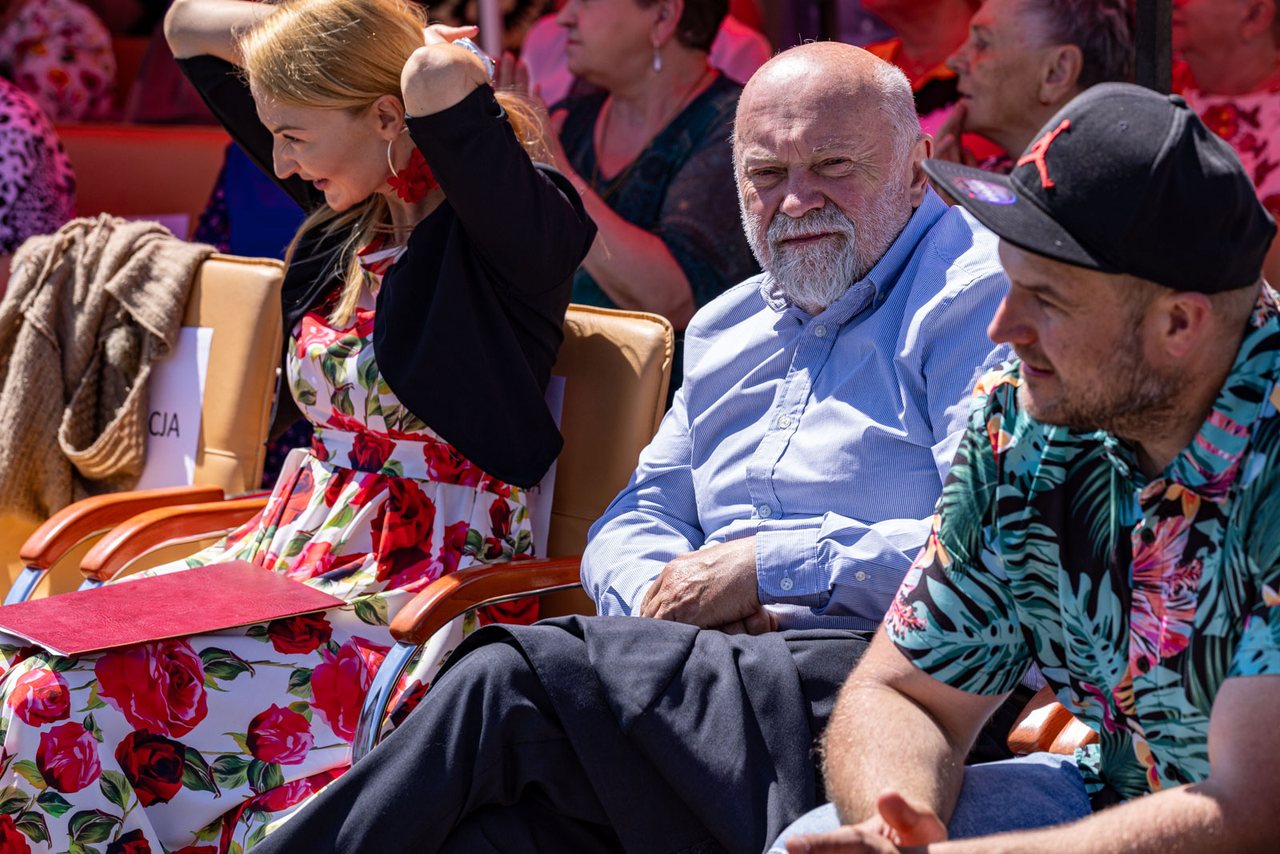 Pokolenia razem na szkolnym jubileuszu