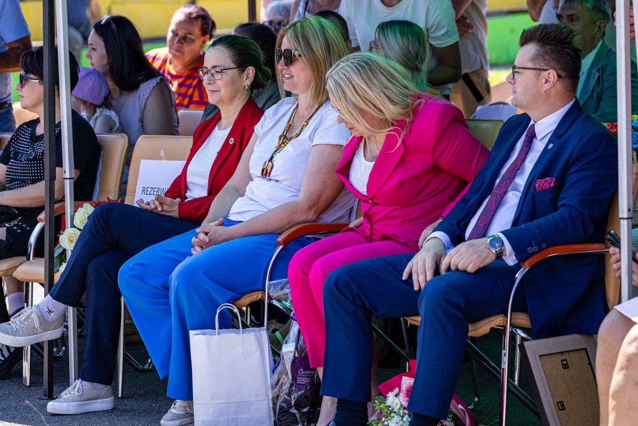 Pokolenia razem na szkolnym jubileuszu