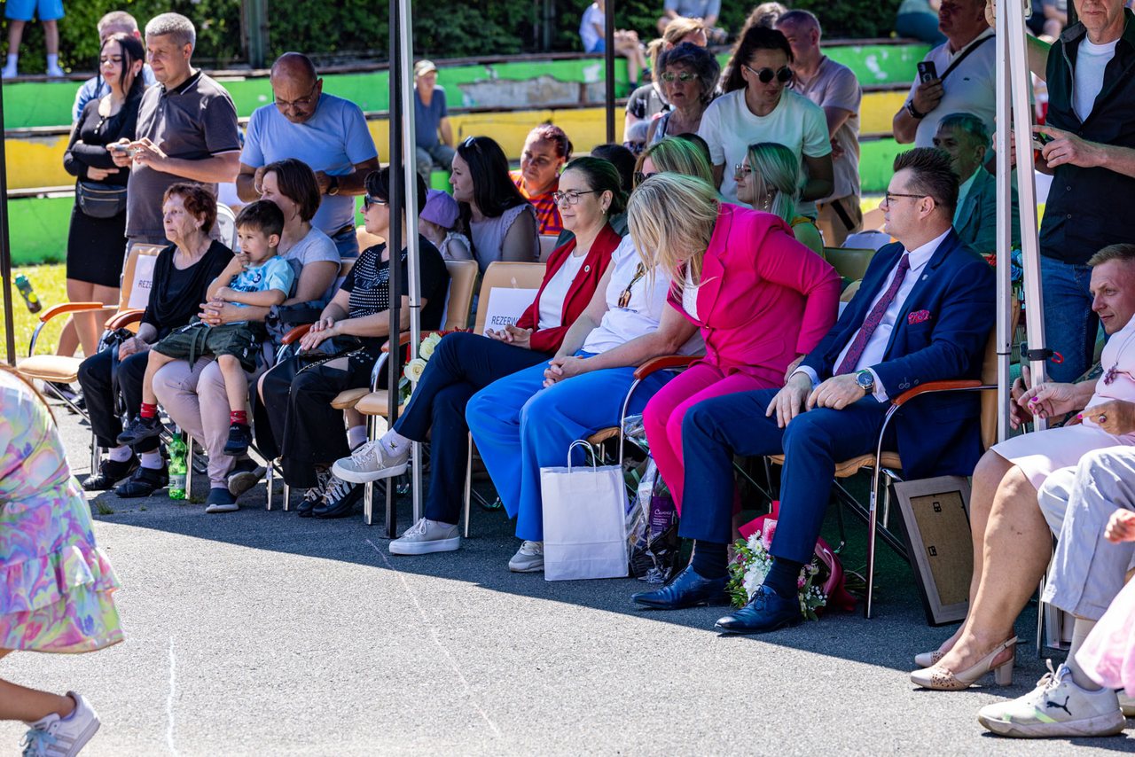 Pokolenia razem na szkolnym jubileuszu