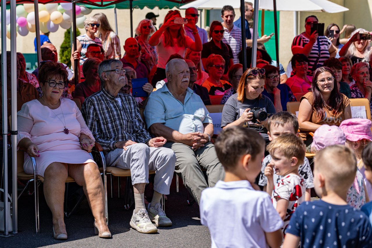 Pokolenia razem na szkolnym jubileuszu