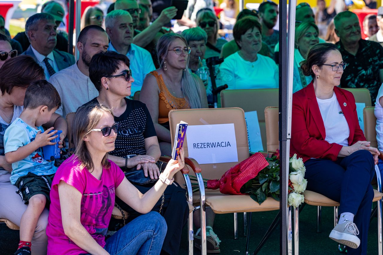 Pokolenia razem na szkolnym jubileuszu