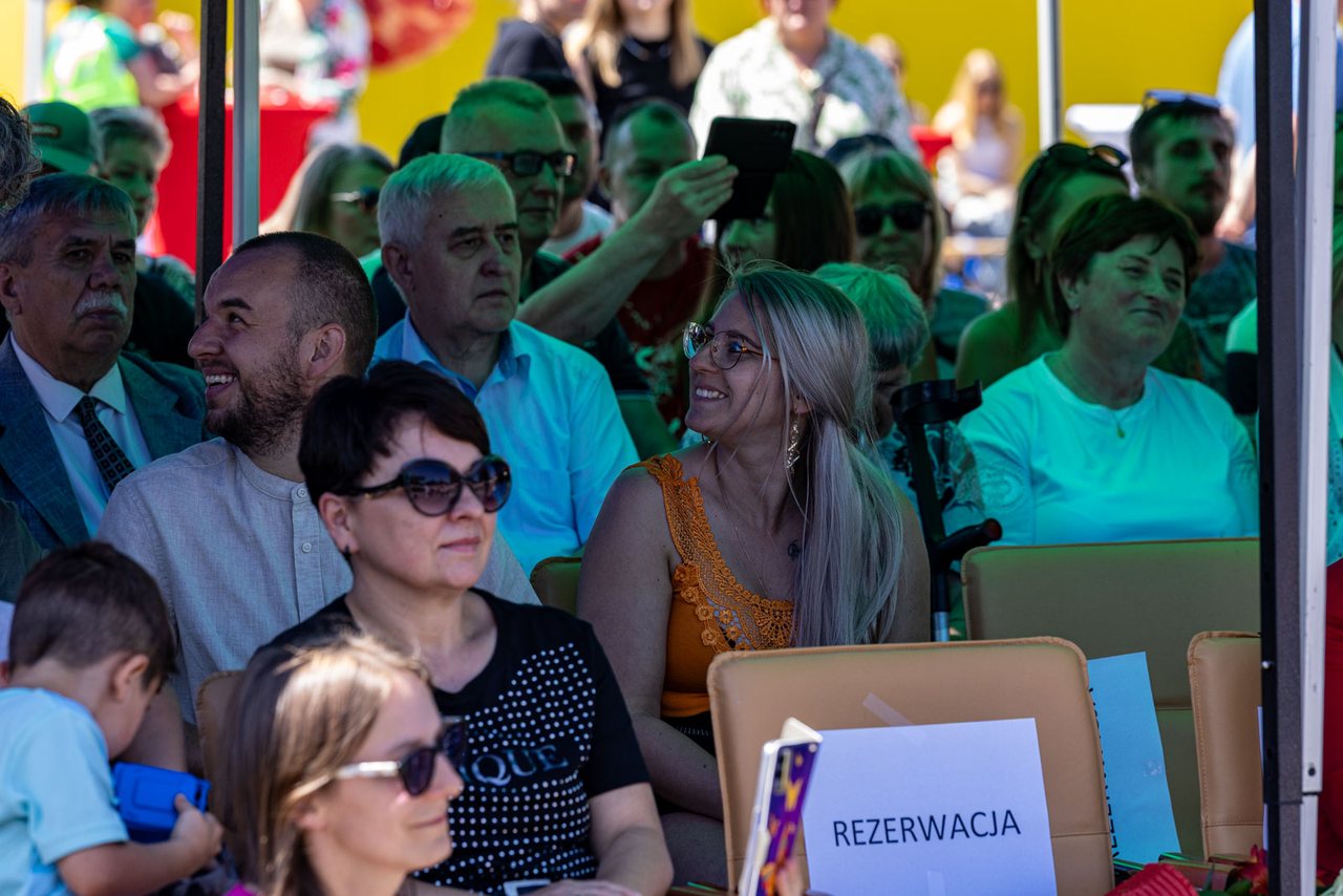 Pokolenia razem na szkolnym jubileuszu