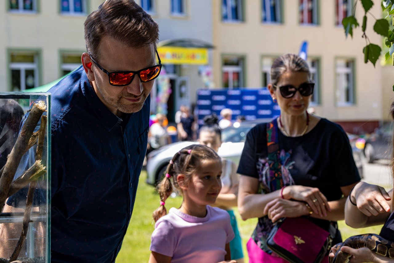 Pokolenia razem na szkolnym jubileuszu