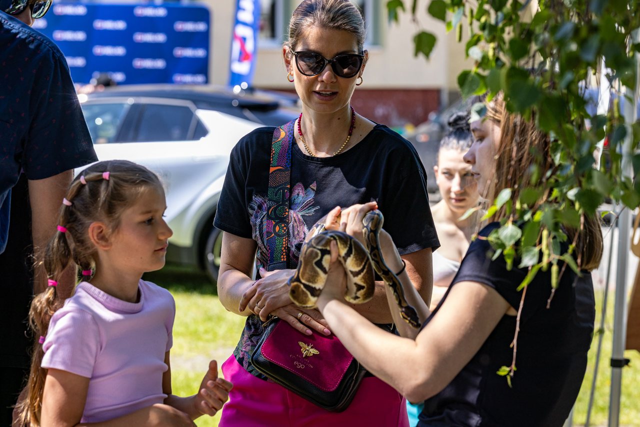 Pokolenia razem na szkolnym jubileuszu