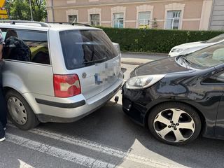 Kolizja trzech aut na Złotniczej