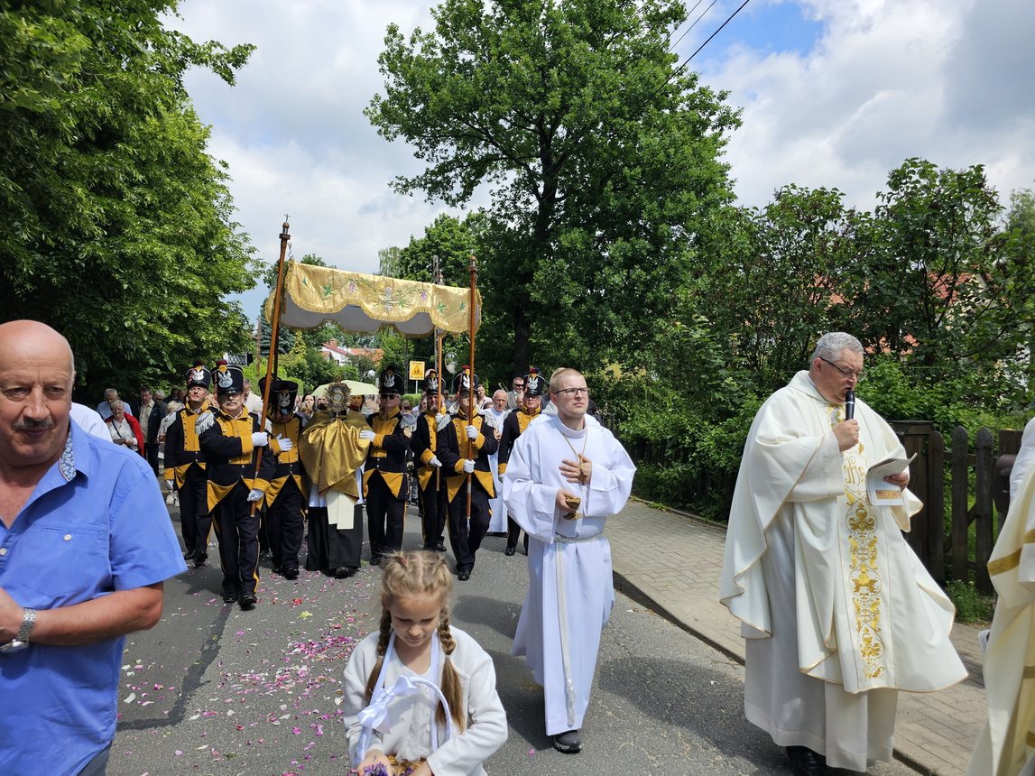 Uroczysta procesja Bożego Ciała w Cieplicach