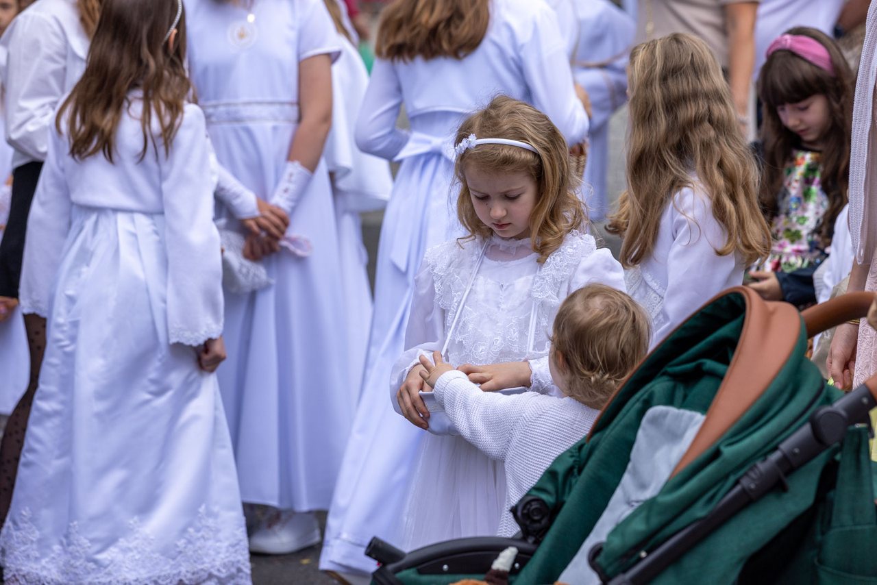 Tłumy wiernych na procesji na Zabobrzu