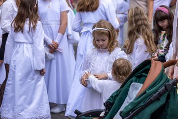 Tłumy wiernych na procesji na Zabobrzu