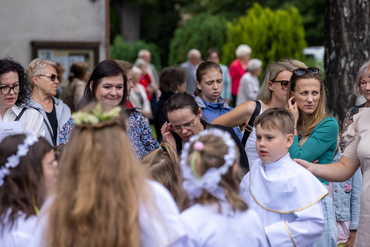 Tłumy wiernych na procesji na Zabobrzu