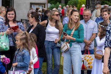 Tłumy wiernych na procesji na Zabobrzu