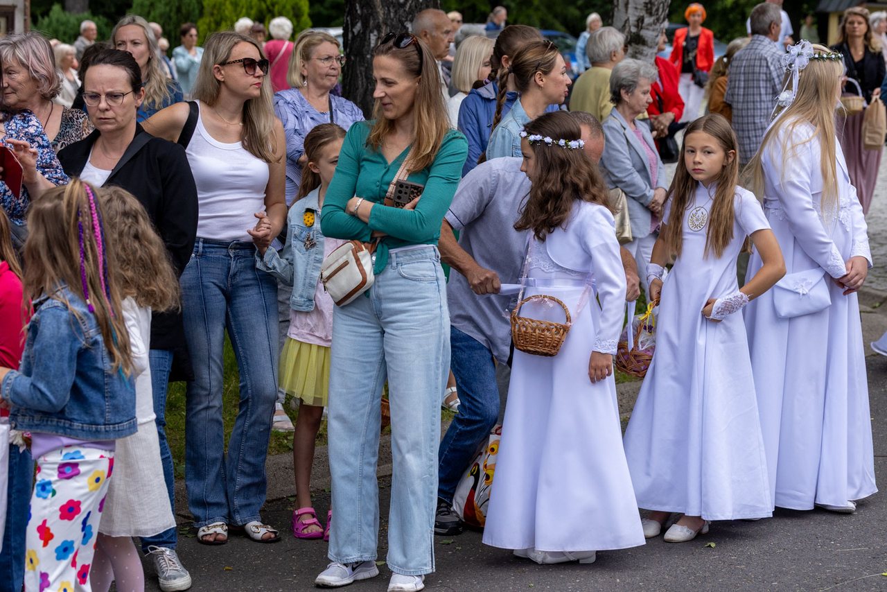Tłumy wiernych na procesji na Zabobrzu