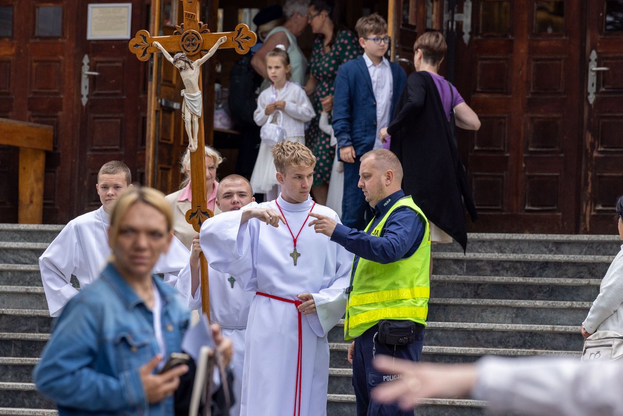 Tłumy wiernych na procesji na Zabobrzu