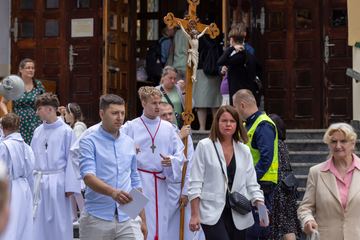 Tłumy wiernych na procesji na Zabobrzu