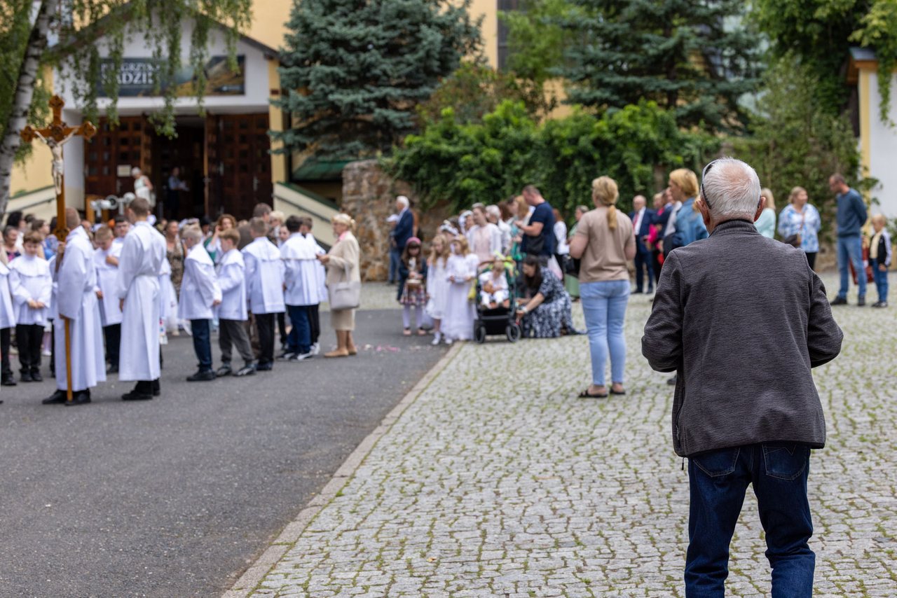 Tłumy wiernych na procesji na Zabobrzu