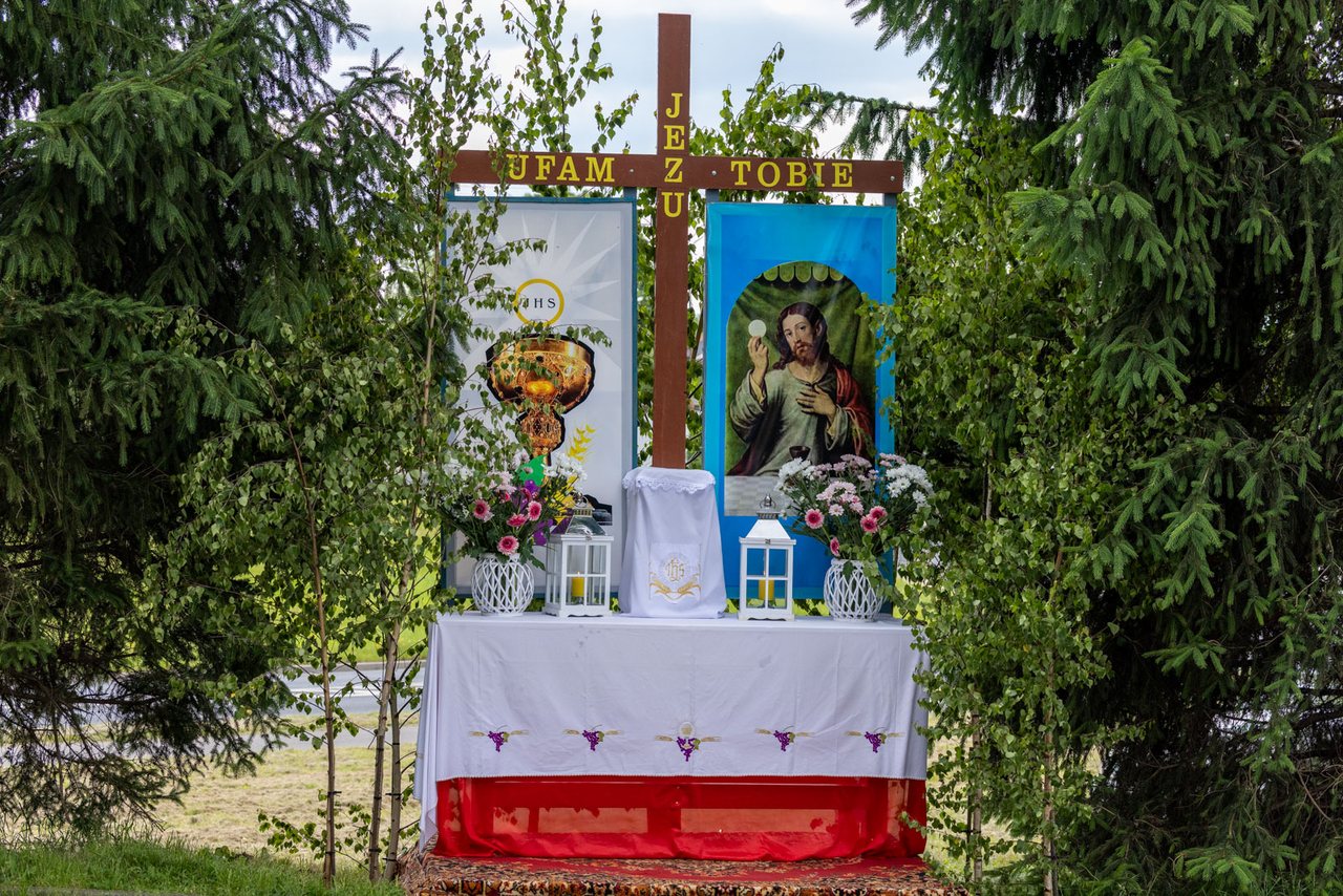 Tłumy wiernych na procesji na Zabobrzu