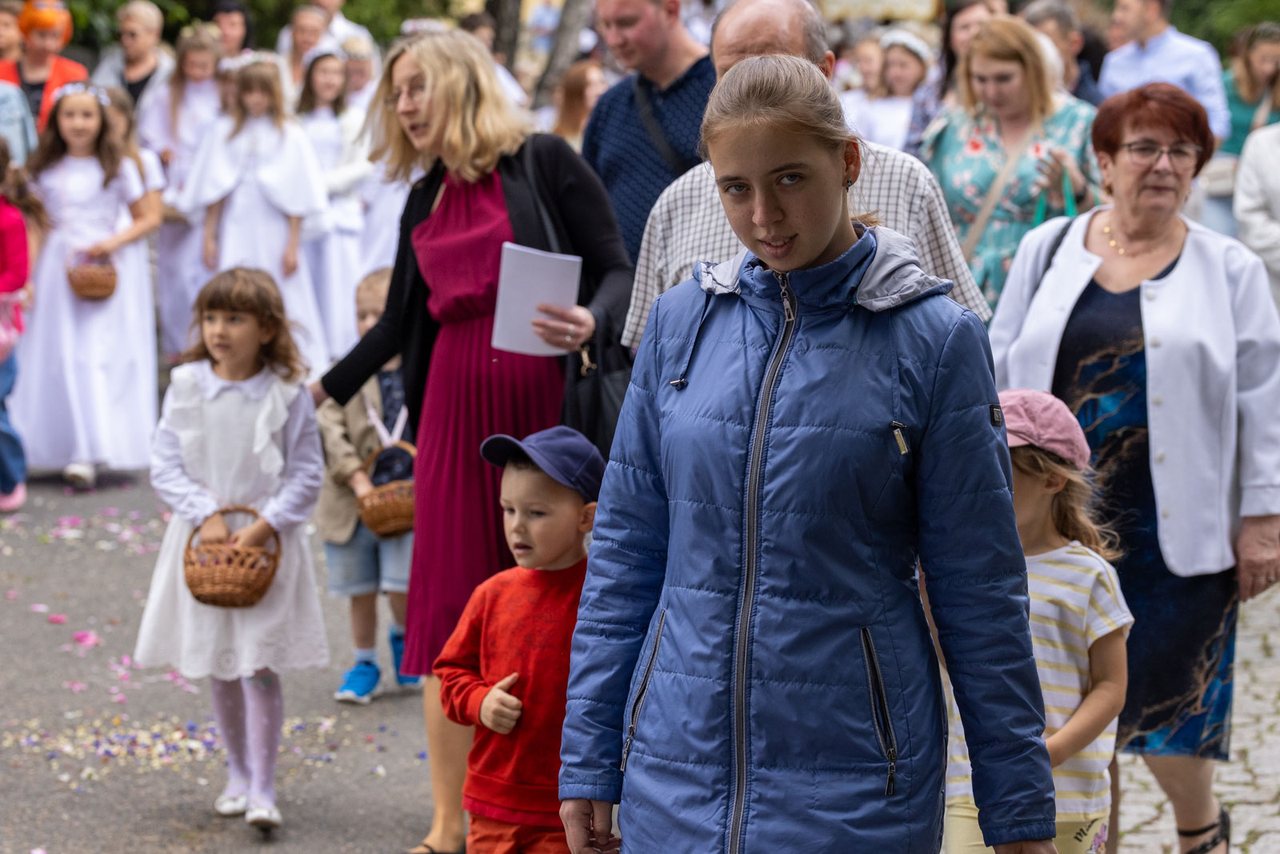 Tłumy wiernych na procesji na Zabobrzu