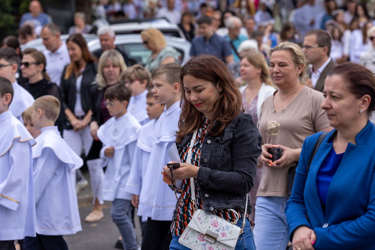 Tłumy wiernych na procesji na Zabobrzu