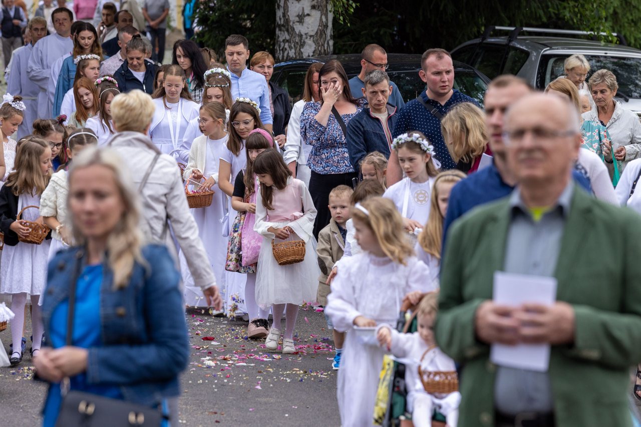 Tłumy wiernych na procesji na Zabobrzu