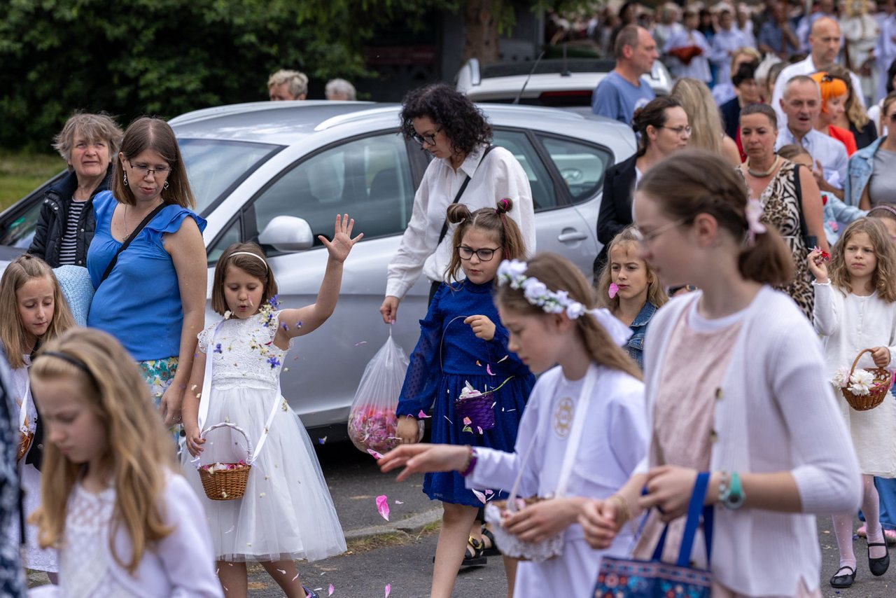 Tłumy wiernych na procesji na Zabobrzu
