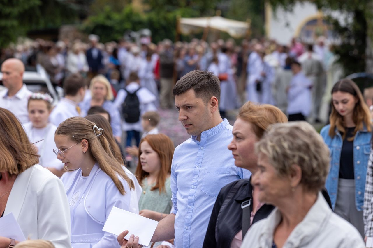 Tłumy wiernych na procesji na Zabobrzu