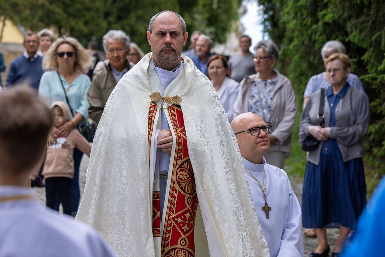 Tłumy wiernych na procesji na Zabobrzu