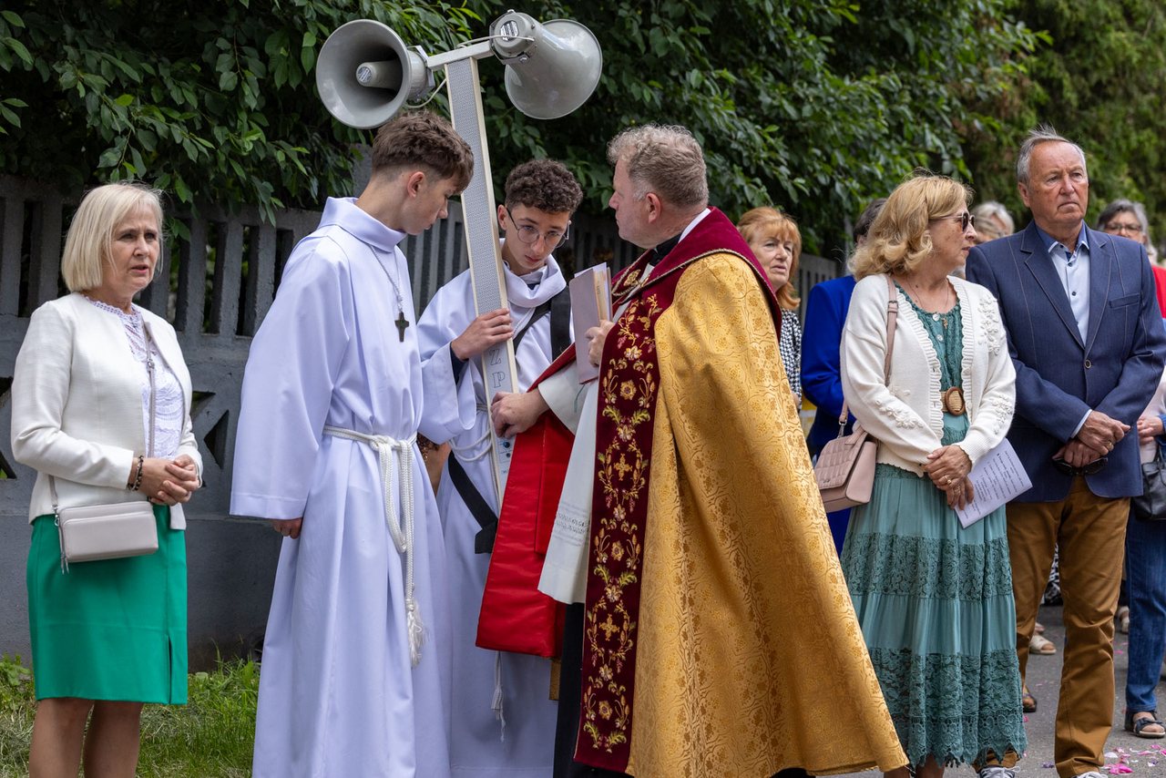 Tłumy wiernych na procesji na Zabobrzu