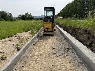 Budują ścieżkę rowerową pod Chojnikiem