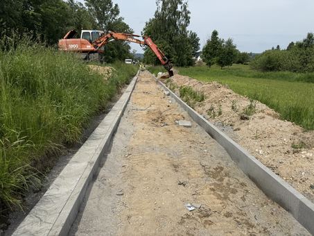 Budują ścieżkę rowerową pod Chojnikiem