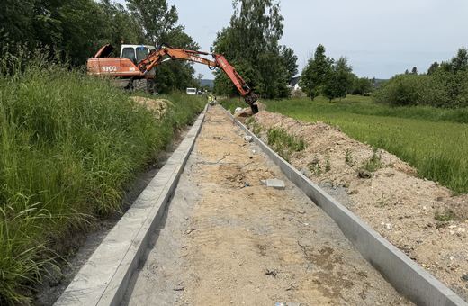 Budują ścieżkę rowerową pod Chojnikiem