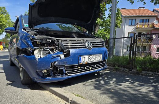Upał w Jeleniej Górze i kolizja na ul. Rataja – dziecko z otarciem od pasów