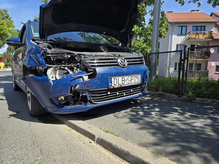 Upał w Jeleniej Górze i kolizja na ul. Rataja – dziecko z otarciem od pasów